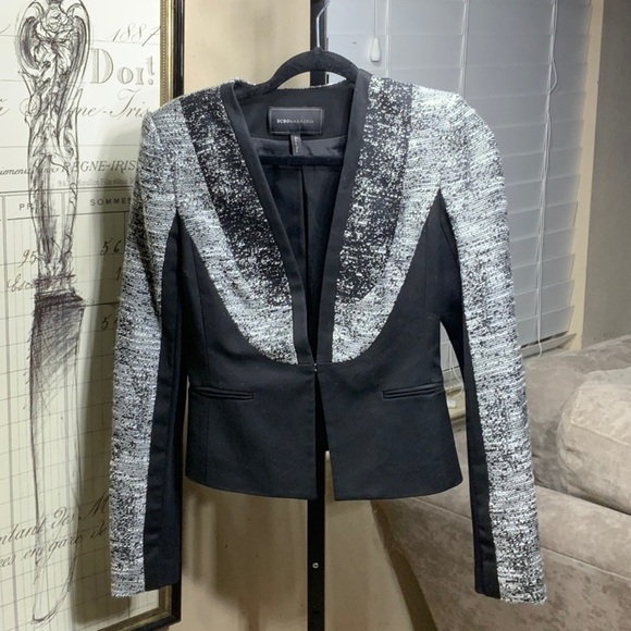 BCBGMaxAzria Jackets & Blazers - BCBGMaxAzria Black and Textured Gray Suit Jacket